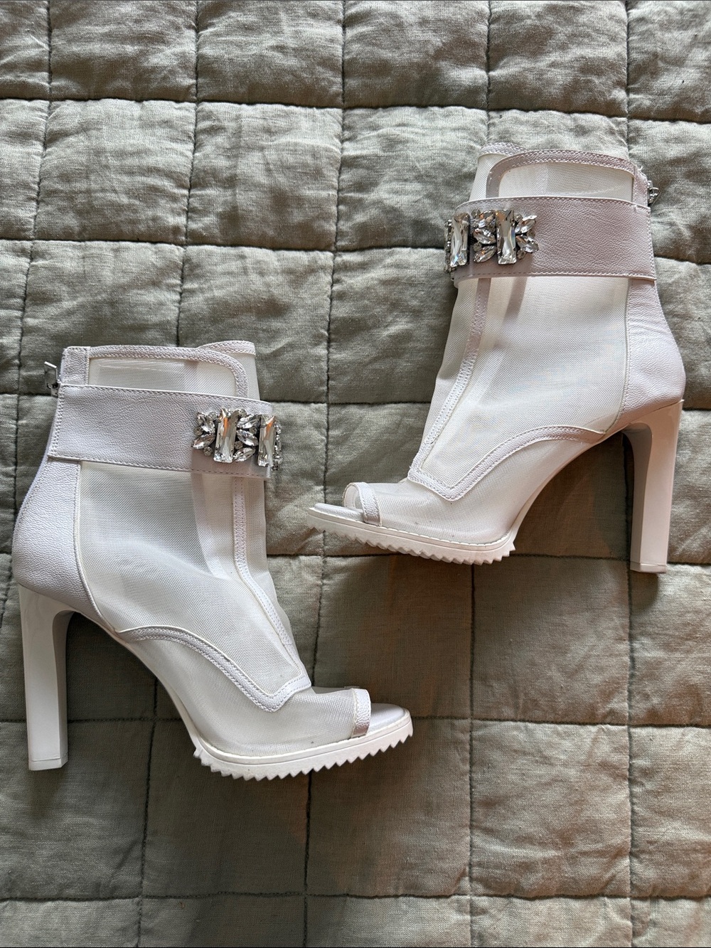 Karl Lagerfeld Paris Blayze Crystal Mesh Peep Toe Heels White Size 7.5